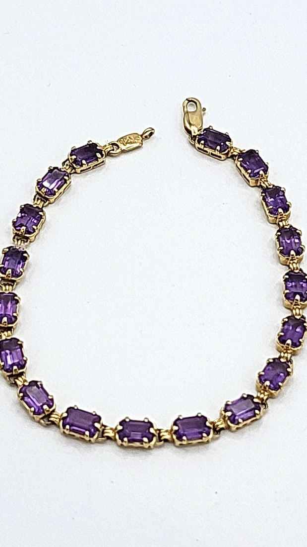 14k Gold Bracelet With Amethyst Stones 8.46g 7.75": 2x1x1 1 lb Height: 1 Width: 1 Low Estimate: 350.00 High Estimate: 450.00