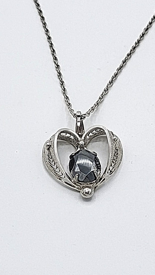 Sterling Silver Sorrento Filiigree Heart Pendant Dark Stone 4.58g - 7