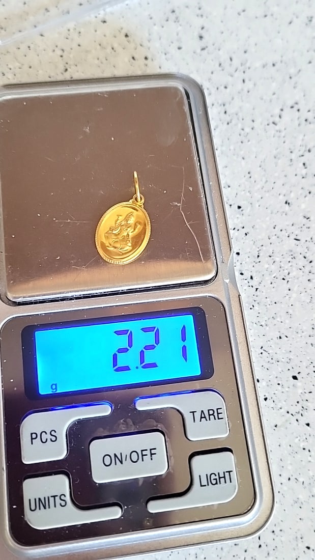 22k Gold 916 Pendant With Embossed Lakshmi 2.21g - 7
