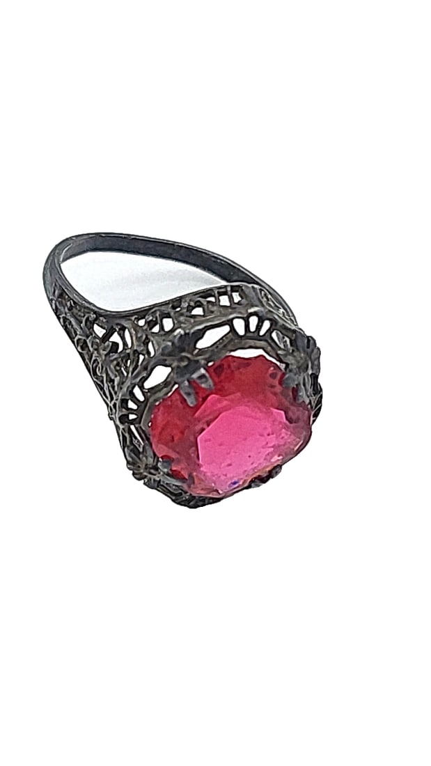 Sterling Silver Filigree Ring With Large Red Gemstone Size.7: Stone is scratched up. 2x2x1 1 lb Height: 2 Width: 1 Low Estimate: 20.00 High Estimate: 75.00