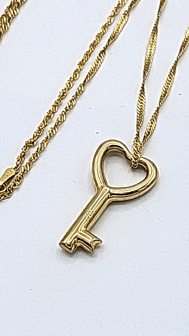 14k Gold Key Pendant Chain Necklace 1.93g - 2