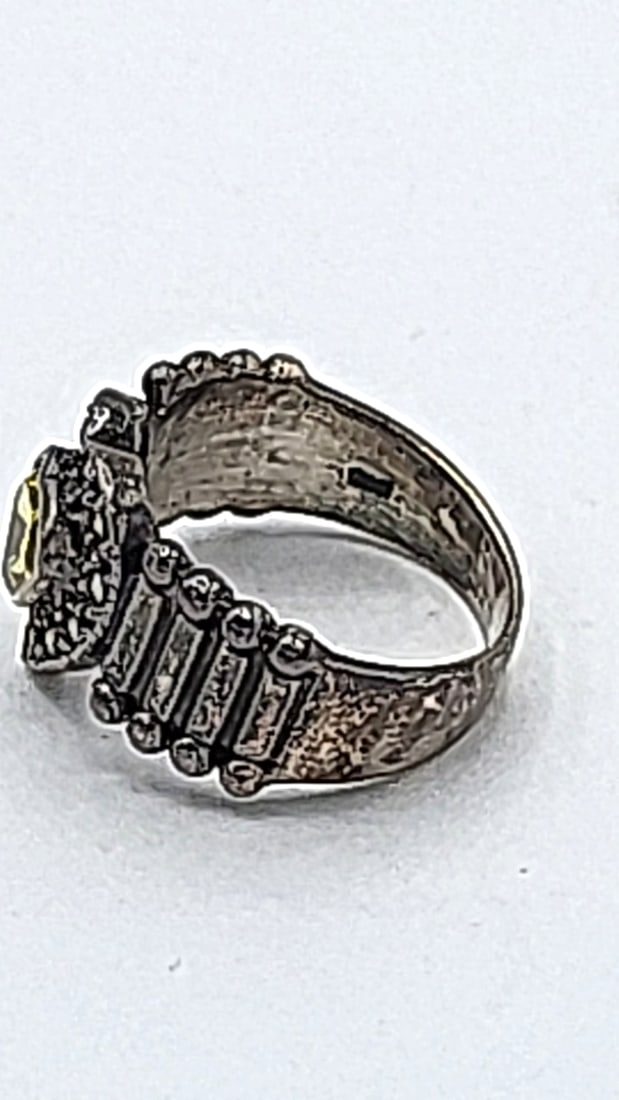 Sterling Silver Ring With Yellow Heart-shaped Gemstone 5.46g Size 5.5 - 6
