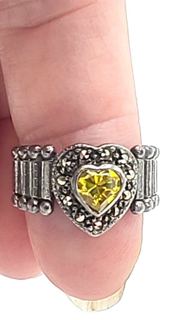 Sterling Silver Ring With Yellow Heart-shaped Gemstone 5.46g Size 5.5 - 8