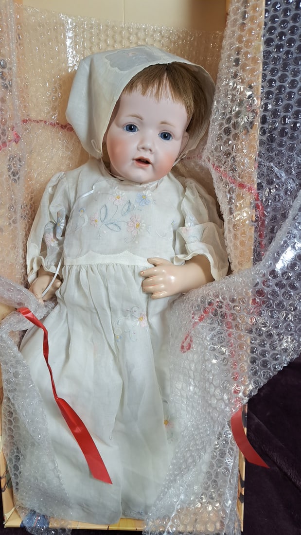 Annette Himstedt Deta Puppen Kinder Doll With Box: Please read descriptions and examine pictures carefully. Take into account shipping when bidding. 30x16x10 15lbs Height: 16 Width: 10 Low Estimate: 75.00 High Estimate: 450.00