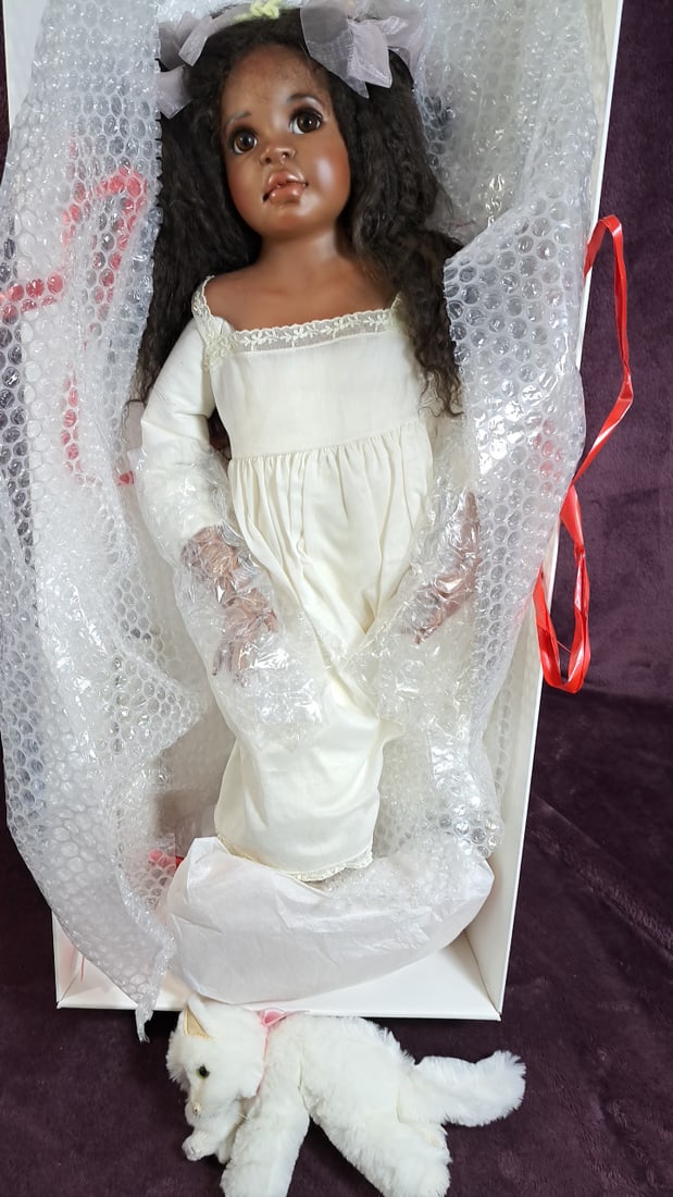 Annette Hempstedt Talia Puppen Kinder Doll With Box Coa: Please read descriptions and examine pictures carefully. Take into account shipping when bidding. Outer dress needs cleaning 30x16x10 16lbs Height: 16 Width: 10 Low Estimate: 20.00 High Estimate: