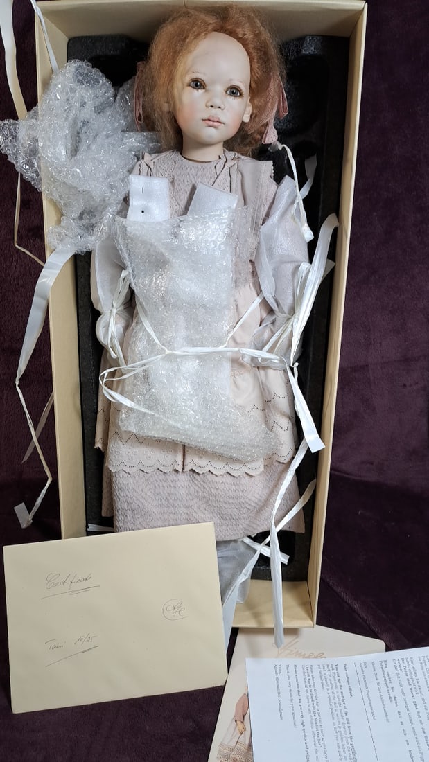 Annette Himstedt Masterpieces Tami Porcelain Doll With Box And Coa: Please read descriptions and examine pictures carefully. Take into account shipping when bidding. 34x15x10 15lbs Height: 15 Width: 10 Low Estimate: 150.00 High Estimate: 450.00
