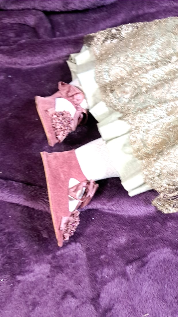 Colleen Phillips Porcelain Doll With Lace Dress And Velvet Shoes - 5