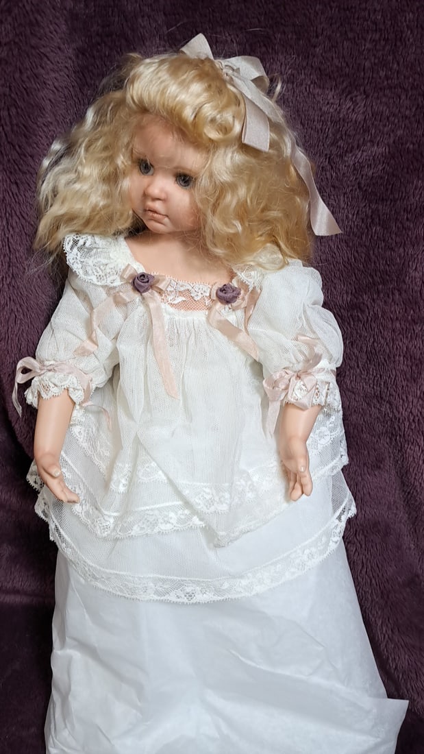 Karen Blandford Anderson Sisters 2 Artists Made Porcelain Doll: Please read descriptions and examine pictures carefully. Take into account shipping when bidding. 25x10x10 6lbs Height: 10 Width: 10 Low Estimate: 20.00 High Estimate: 150.00