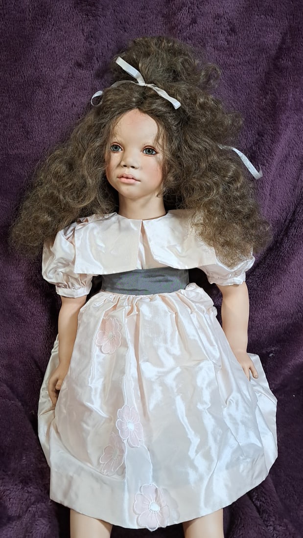 Una Belita Annette Himstedt 66/90 With Box Porcelain Coa: Please read descriptions and examine pictures carefully. Take into account shipping when bidding. 50x12x20 15lbs Height: 12 Width: 20 Low Estimate: 150.00 High Estimate: 1200.00