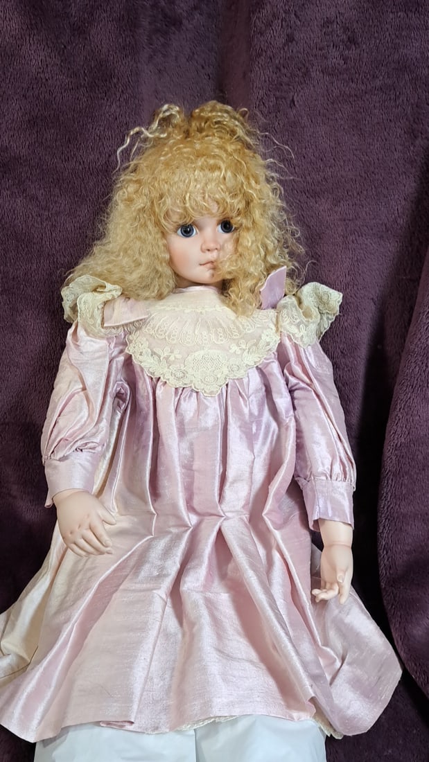 Karen Anderson Blandford Emelie 3/5 With Hat Cat Porcelain: Please read descriptions and examine pictures carefully. Take into account shipping when bidding. 50x20x20 15lbs Height: 20 Width: 20 Low Estimate: 10.00 High Estimate: 150.00