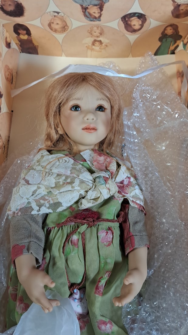 Annette Himstedt Fibi Doll 587/713 With Box & Coa: Please read descriptions and examine pictures carefully. Take into account shipping when bidding. 36x15x10 15lbs Height: 15 Width: 10 Low Estimate: 50.00 High Estimate: 800.00