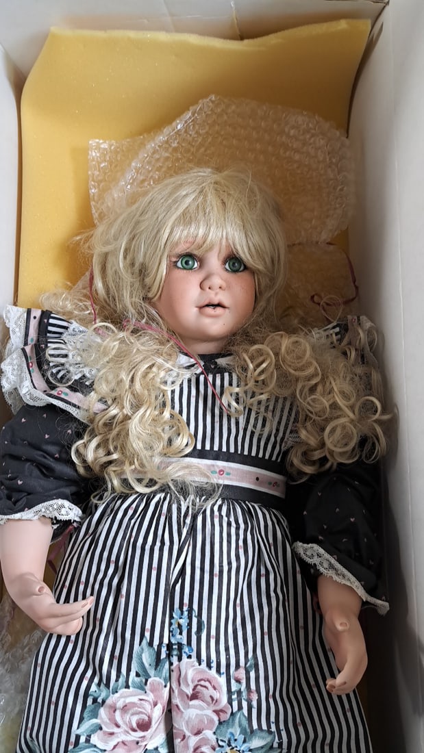 Peggy Day Paige Poreclain Artist Made Doll 1/25 With Coa & Box And Hat & Flower Basket: Please read descriptions and examine pictures carefully. Take into account shipping when bidding. 9x36x15 15lbs Height: 36 Width: 15 Low Estimate: 50.00 High Estimate: 200.00