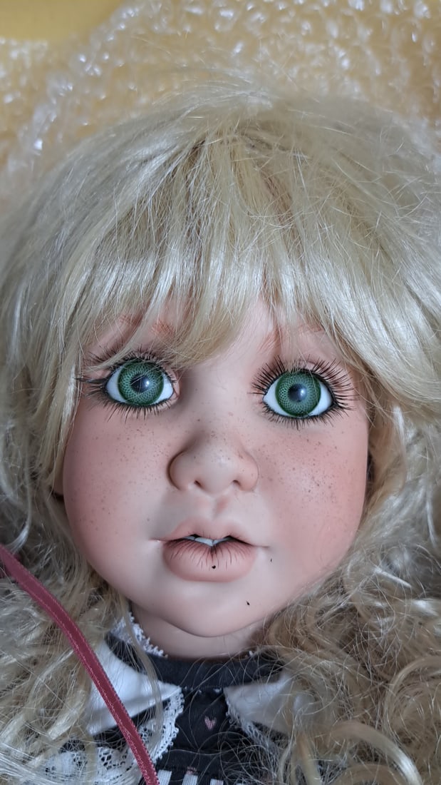 Peggy Day Paige Poreclain Artist Made Doll 1/25 With Coa & Box And Hat & Flower Basket - 2