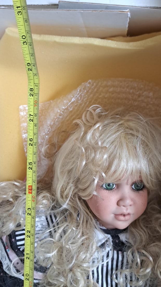Peggy Day Paige Poreclain Artist Made Doll 1/25 With Coa & Box And Hat & Flower Basket - 6