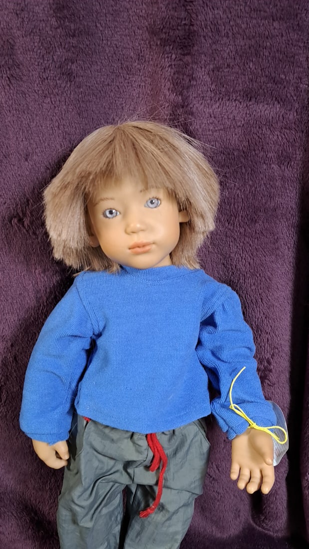 Annette Himstedt Himmie Willi Doll With Box: Please read descriptions and examine pictures carefully. Take into account shipping when bidding. 30x15x9 15lbs Height: 15 Width: 9 Low Estimate: 50.00 High Estimate: 300.00