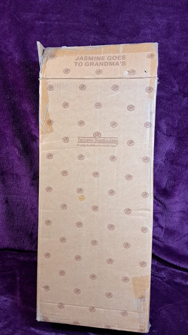 Ashton Drake Galleries Jasmine Goes To Grandma's Doll With Box - 10