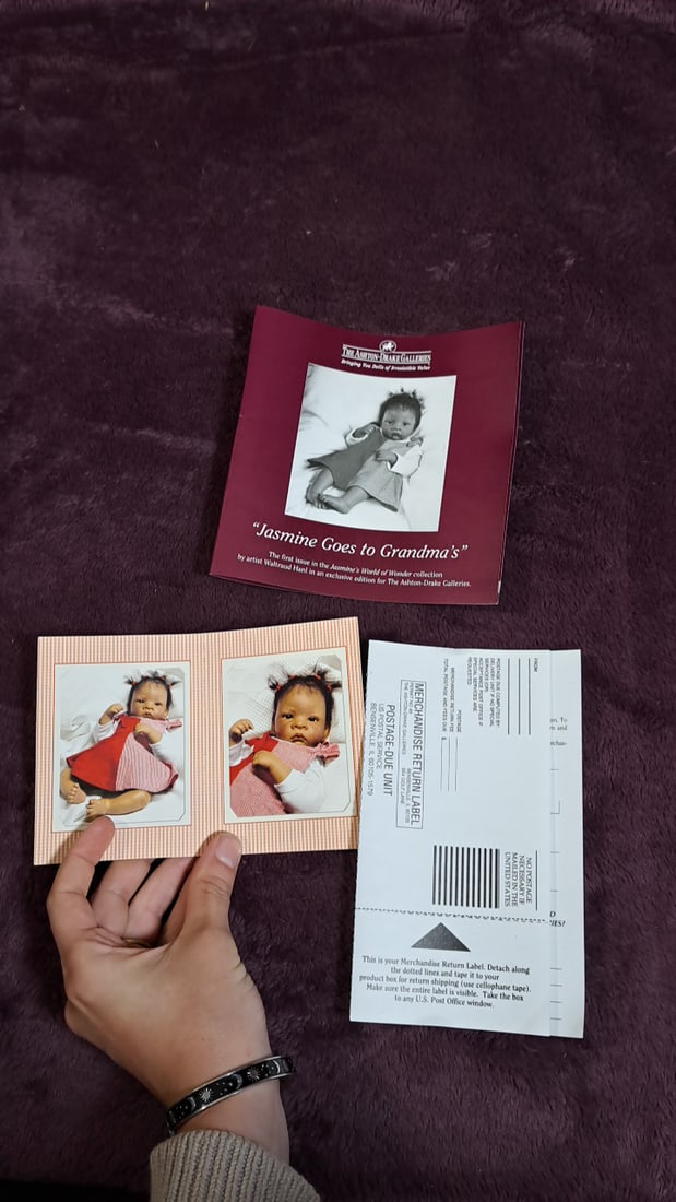 Ashton Drake Galleries Jasmine Goes To Grandma's Doll With Box - 14