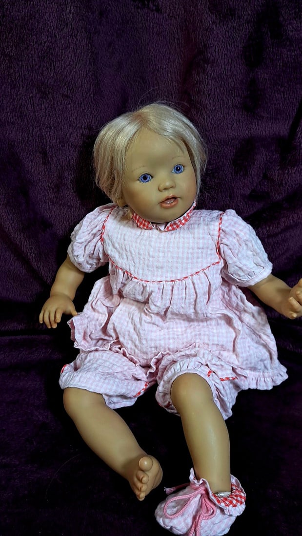 Annette Himstedt Himie Sunny Madchen Doll With Box: Please read descriptions and examine pictures carefully. Take into account shipping when bidding. 15x12x10 15lbs Height: 12 Width: 10 Low Estimate: 50.00 High Estimate: 500.00