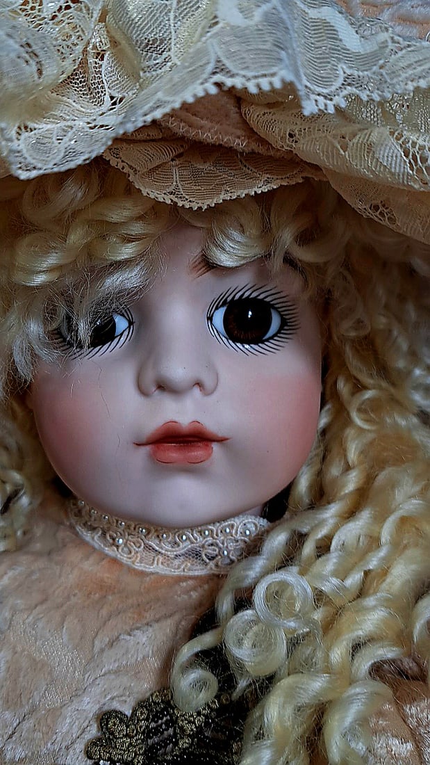 Colleen Philips Bru Jne 1995 With Hat - 2