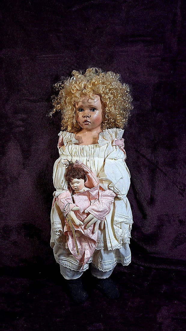 Linda Murray Georgia Cloth Doll Artist Made 15/20 With Coa And Box: Please read descriptions and examine pictures carefully. Take into account shipping when bidding. 30x10x10 15lbs Height: 10 Width: 10 Low Estimate: 50.00 High Estimate: 150.00