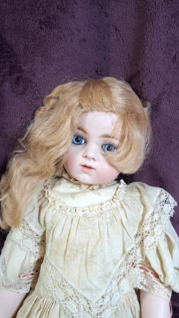 Colleen Phillips Bru Jne 15 1997 Porcelain Doll (1 of 7)