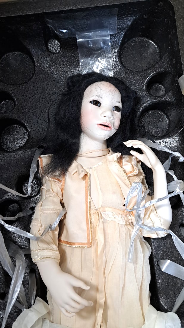 Annette Himstedt Cliei Li Porcelain Artist Made Doll With Box And Coa: Please read descriptions and examine pictures carefully. Take into account shipping when bidding. 23x40x12 15lbs Height: 40 Width: 12 Low Estimate: 50.00 High Estimate: 500.00