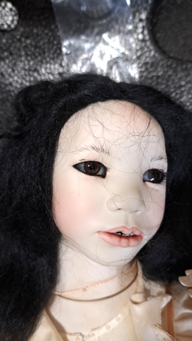 Annette Himstedt Cliei Li Porcelain Artist Made Doll With Box And Coa - 2