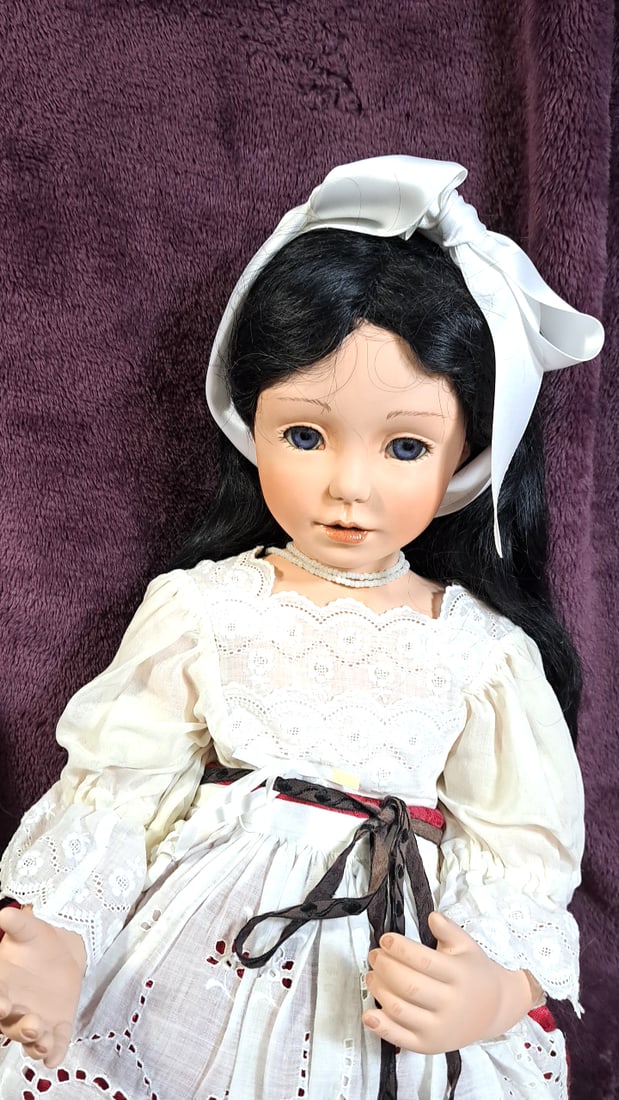 Gaby Rademann Snow White With Dwarf Porcelain Doll One Of A Kind: Please read descriptions and examine pictures carefully. Take into account shipping when bidding. 55x20x20 14lbs Height: 20 Width: 20 Low Estimate: 50.00 High Estimate: 500.00