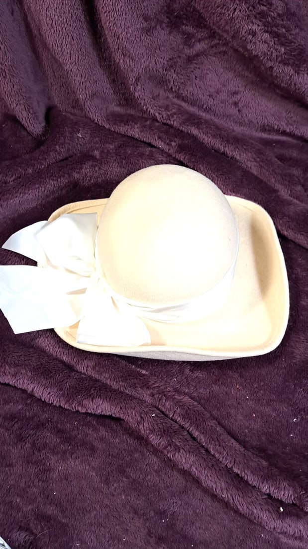 Atlier Ruth Treffeisen Bernadette Artist Made Porcelain Doll With Signed Card And Hat - 11