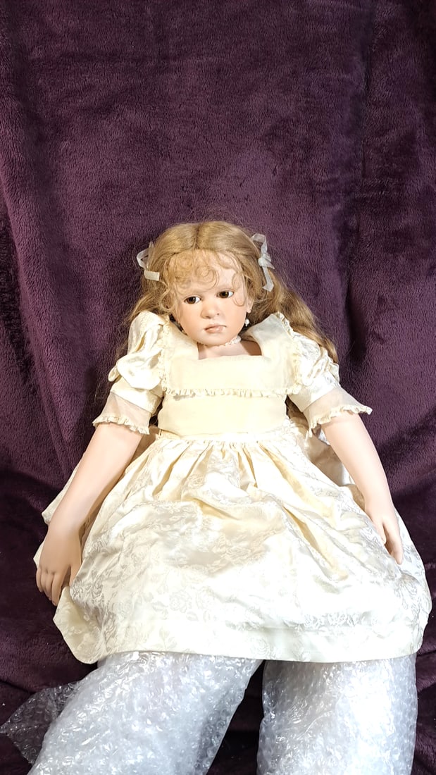 Atlier Ruth Treffeisen Bernadette Artist Made Porcelain Doll With Signed Card And Hat - 6