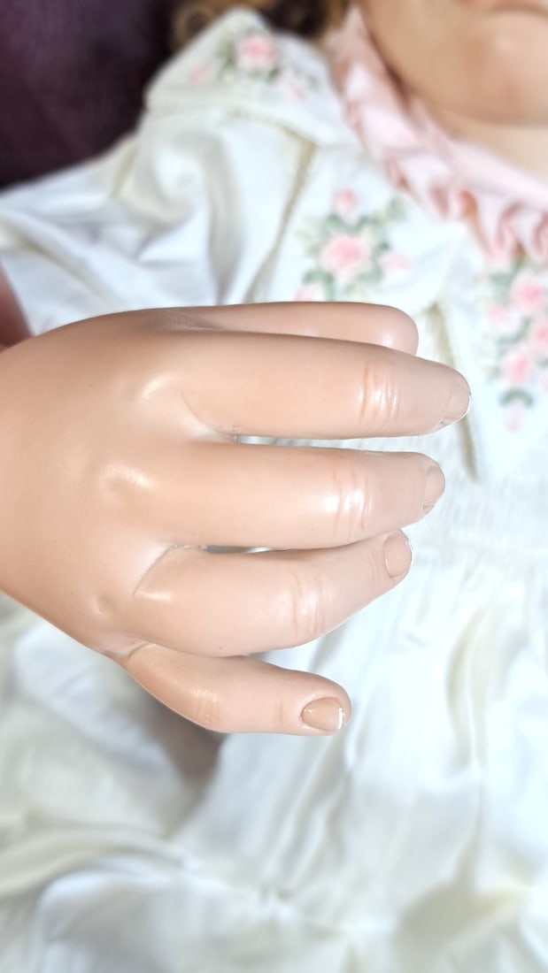 Hildegard Gunzel Lea Wax On Porcelain Doll With Box - 4