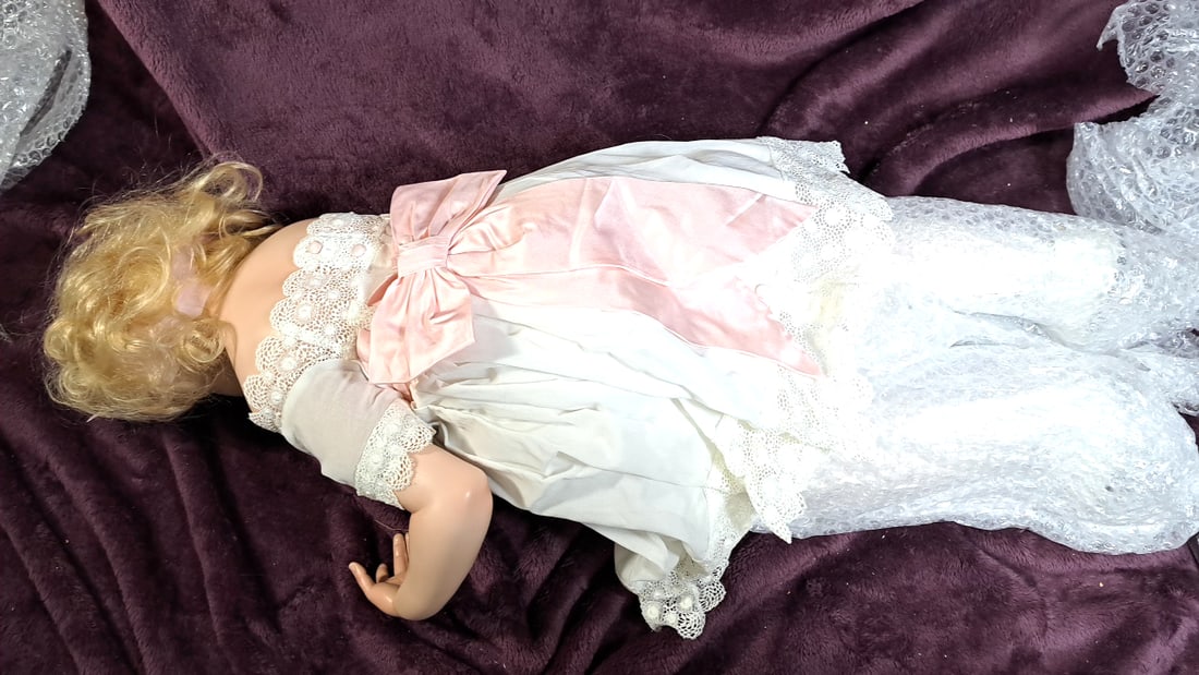 Hildegard Gunzel Sissy Says Goodbye Wax On Porcelain Doll With Fox And Box - 5