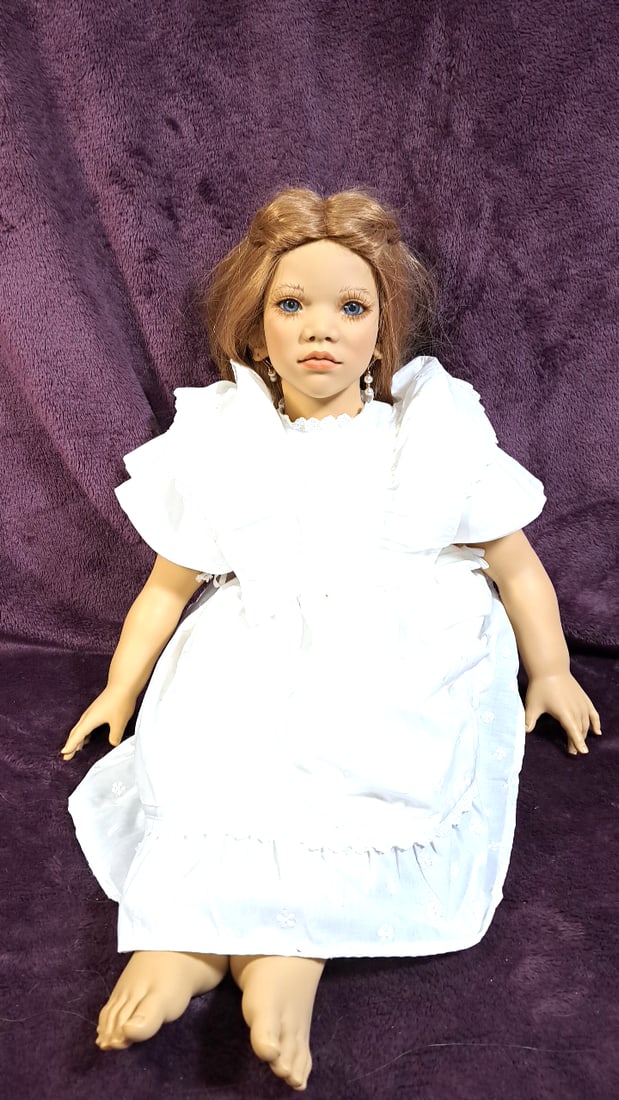 Annette Himstedt Tara Doll With Box And Coa: Please read descriptions and examine pictures carefully. Take into account shipping when bidding. 36x20x15 15lbs Height: 20 Width: 15 Low Estimate: 50.00 High Estimate: 350.00