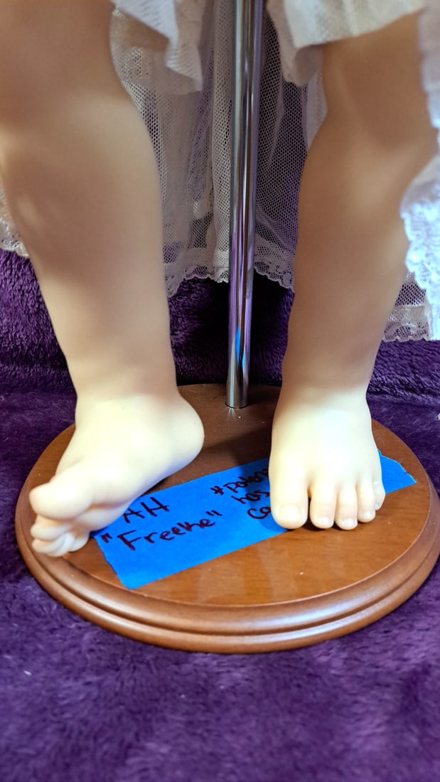 Annette Himstedt Freeke With Box And Stand - 7