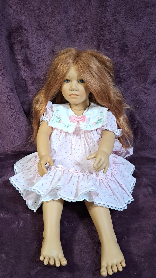 Annette Himstedt Tinka Dill With Coa And Box: Please read descriptions and examine pictures carefully. Take into account shipping when bidding. 36x20x15 15lbs Height: 20 Width: 15 Low Estimate: 50.00 High Estimate: 500.00