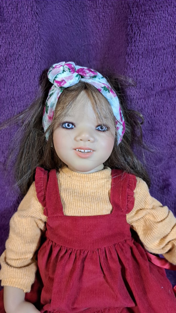 Annette Himstedt Georgi I Dollcwith Coa And Box: Please read descriptions and examine pictures carefully. Take into account shipping when bidding. 36x20x15 15lbs Height: 20 Width: 15 Low Estimate: 50.00 High Estimate: 400.00