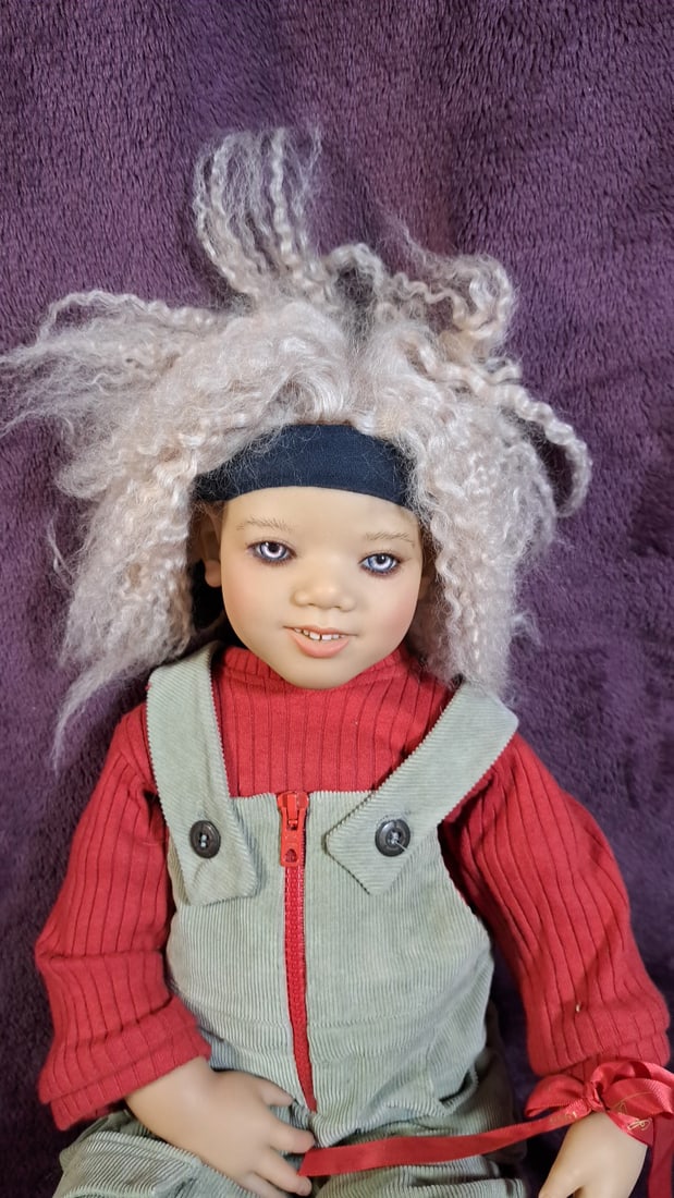 Annette Himstedt Georgi Ii Doll With Coa And Box: Please read descriptions and examine pictures carefully. Take into account shipping when bidding. 36x20x15 15lbs Height: 20 Width: 15 Low Estimate: 50.00 High Estimate: 400.00