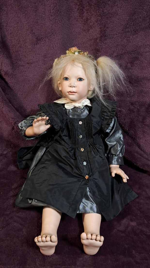 Annette Himstedt Lisa Porcelain Doll With Box (1 of 13)