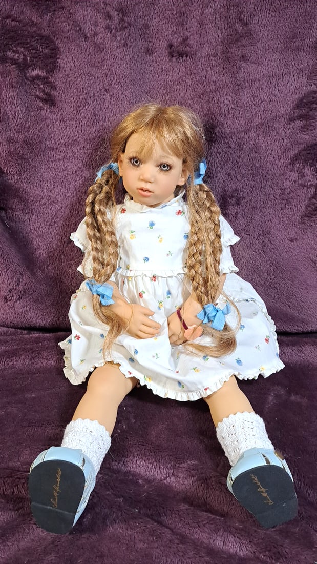 Annette Himstedt Lonneke Doll With Coa And Box: Please read descriptions and examine pictures carefully. Take into account shipping when bidding. Hair is not attached, needs glue/repair 36x20x15 15lbs Height: 20 Width: 15 Low Estimate: 50.00 High E