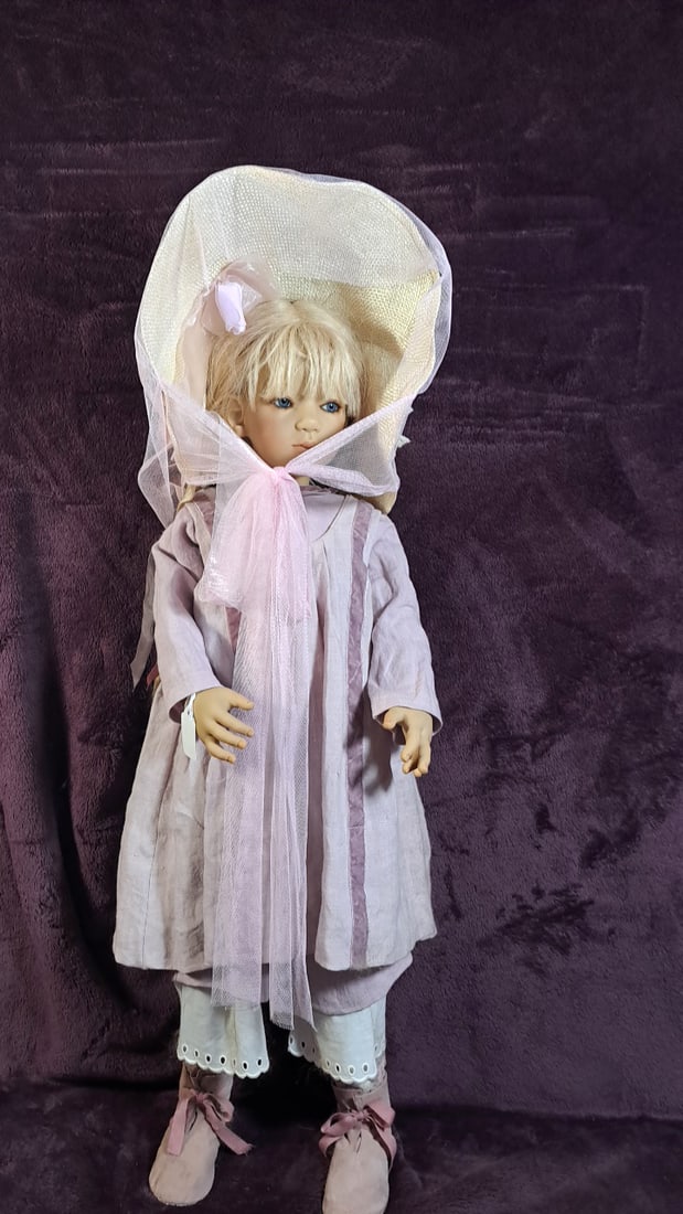 Annette Himstedt Siri Doll: Please read descriptions and examine pictures carefully. Take into account shipping when bidding. Hair not attached, needs glue/repair 36x20x15 15lbs Height: 20 Width: 15 Low Estimate: 50.00 High