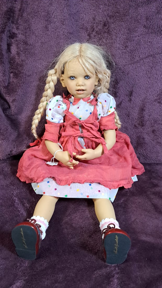 Annette Himstedt Grete Doll: Please read descriptions and examine pictures carefully. Take into account shipping when bidding. Hair not attached needs repair/glue 36x20x15 15lbs Height: 20 Width: 15 Low Estimate: 50.00 High Estim
