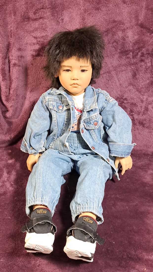 Annette Himstedt Makimuina Doll: Please read descriptions and examine pictures carefully. Take into account shipping when bidding. 36x20x15 15lbs Height: 20 Width: 15 Low Estimate: 50.00 High Estimate: 500.00