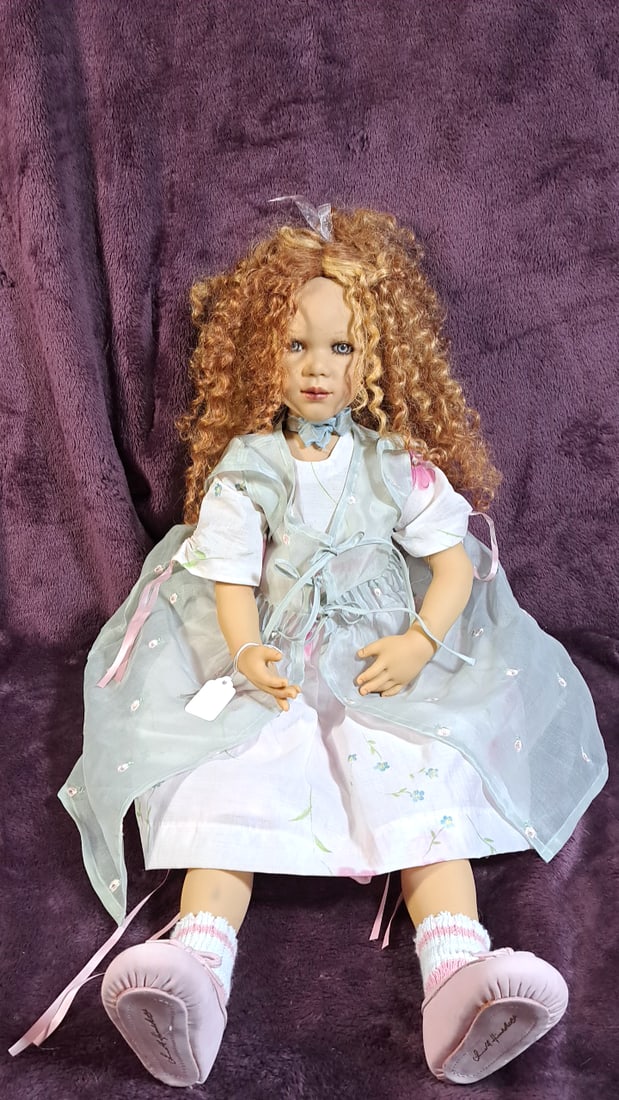 Annette Himstedt Karissi Doll: Please read descriptions and examine pictures carefully. Take into account shipping when bidding. 36x20x15 15lbs Height: 20 Width: 15 Low Estimate: 50.00 High Estimate: 800.00
