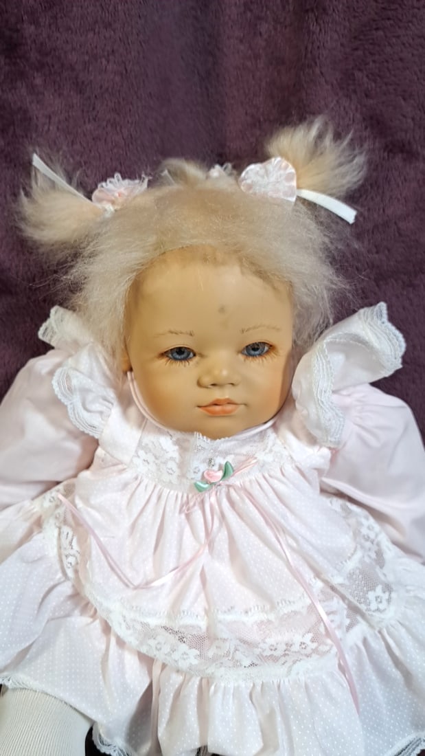 Annette Himstedt Frunchen Annchen: Please read descriptions and examine pictures carefully. Take into account shipping when bidding. Has splotch on forehead - likely cleanable 36x20x15 15lbs Height: 20 Width: 15 Low Estimate: 50.00