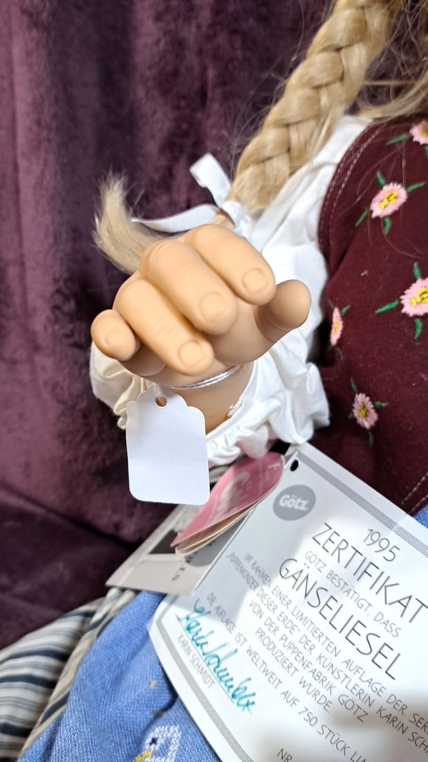 Karin Schmidt Ganseliesel Doll With Coa - 3