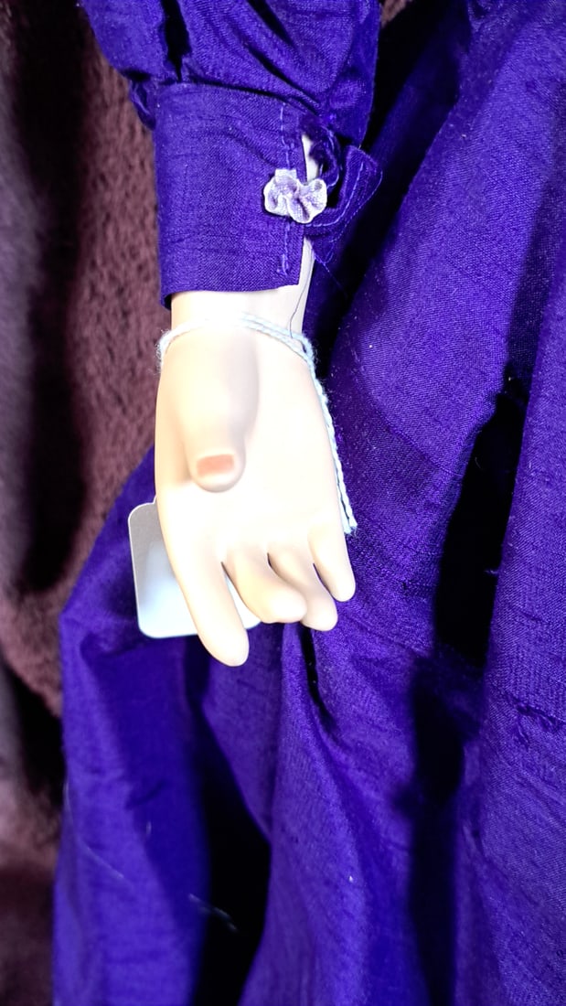 C. Cumming Mary Louise Porcelain Doll 4/20 1995 - 3