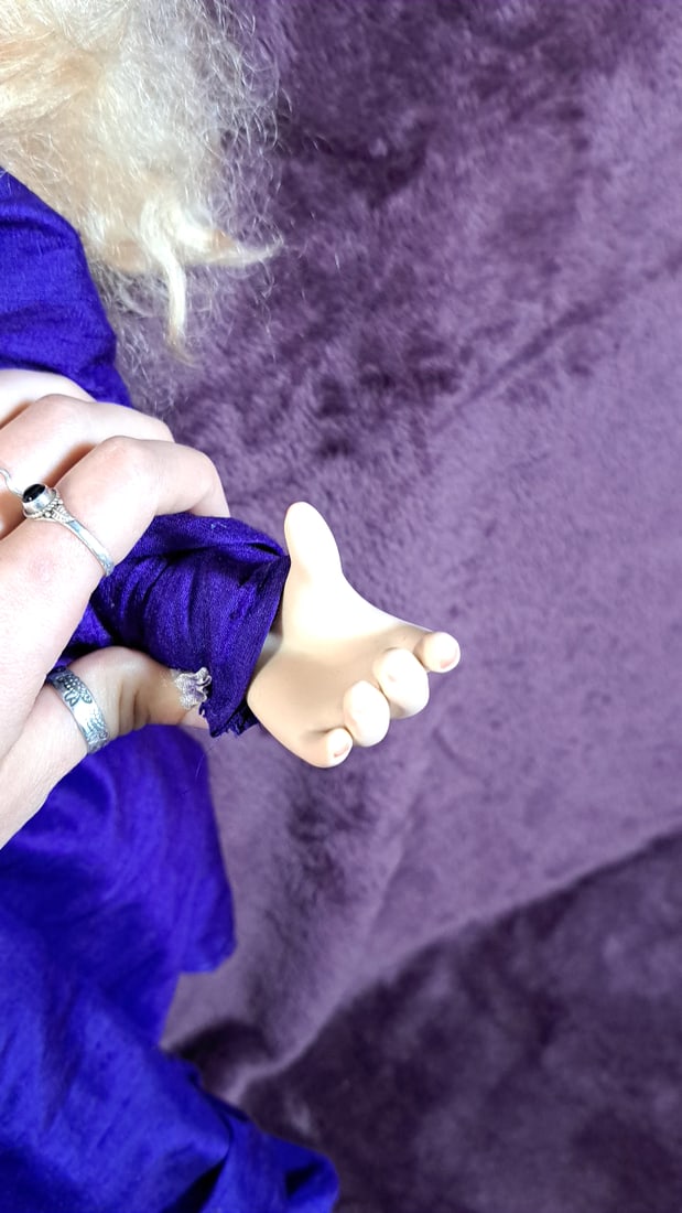 C. Cumming Mary Louise Porcelain Doll 4/20 1995 - 6