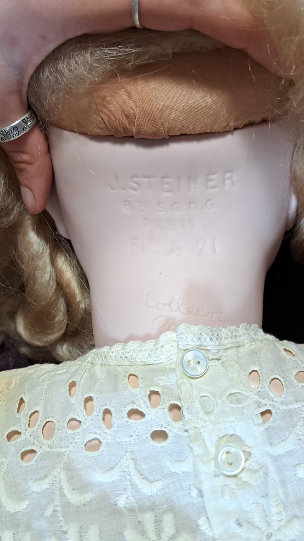 Colleen Phillips 1997 J. Steiner Dollwith Hat - 10