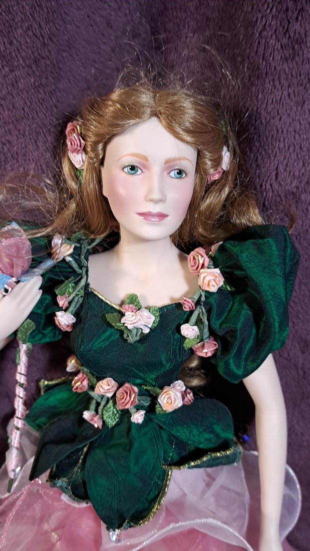 Franklin Heirloom Doll The Rose Princess 1998 Porcelain Doll - 6