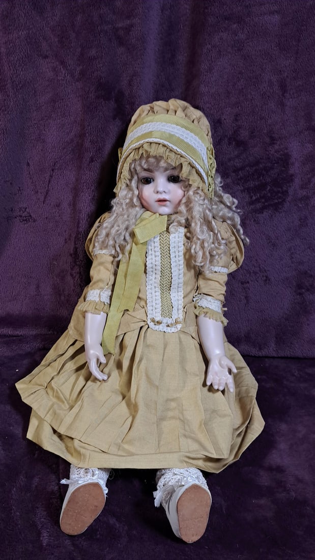 Colleen Phillips Doll 2002: Please read descriptions and examine pictures carefully. Take into account shipping when bidding. 36x20x15 15lbs Height: 20 Width: 15 Low Estimate: 50.00 High Estimate: 150.00